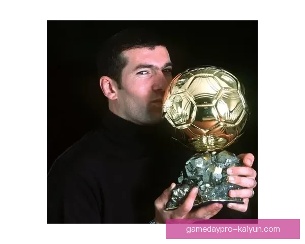 齐达内足球美学重新定义比赛艺术，备受关注的策略创新持续引领潮流