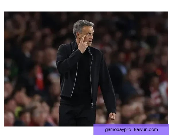 恩里克中场配置变化引发战术讨论，球队表现存在优化空间