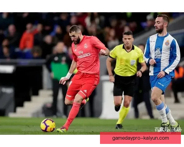 本泽马射门方式分析，展现多样技术与良好状态